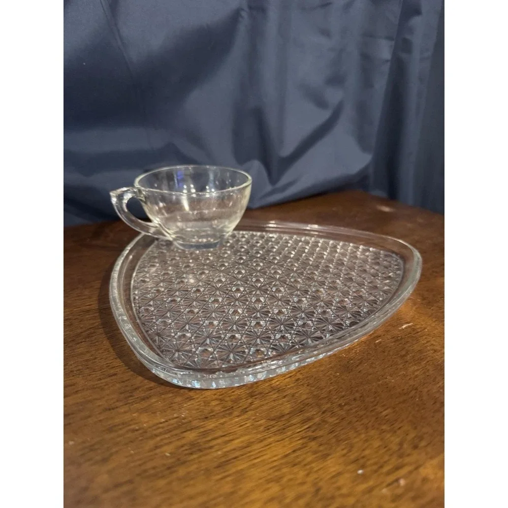MCM Crystal Vintage SNACK SET / LUNCH SET  DAISY AND BUTTON (Set of 8) 16 Pieces